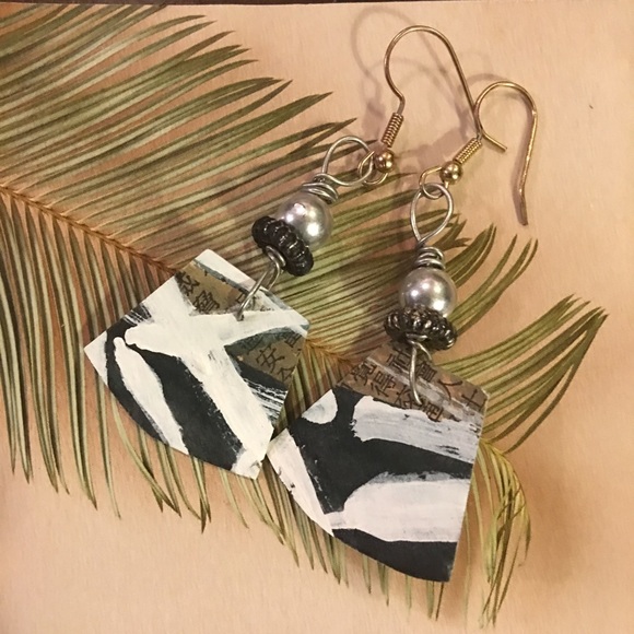 AMELIA PASTICHE DESIGN upcycled ooak earrings - Picture 1 of 6